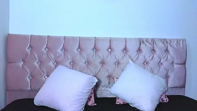 Electra  moon online show from December 4, 2025, 7:50 am