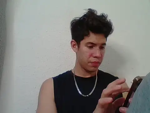 Snapshot of Maxtaylor18 chatting on October 17, 2025, 2:04 am Maxtaylor18 online show from October 17, 2025, 2:04 am