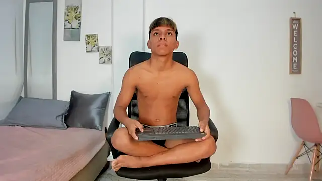 Snapshot of tyler_twink_boy chatting on May 1, 2026, 1:16 pm tyler twink boy online show from May 1, 2026, 1:16 pm