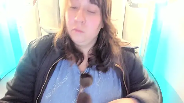  Emily rosee  online show from September 19, 2025, 11:11 am