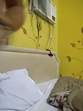 Snapshot of YayeeShow chatting on November 23, 2025, 2:28 pm YayeeShow online show from November 23, 2025, 2:28 pm