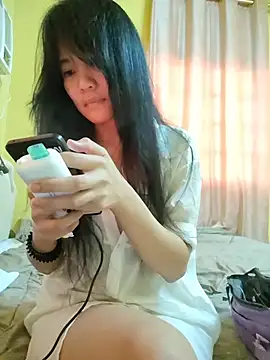 Snapshot of YayeeShow chatting on November 24, 2025, 1:33 pm YayeeShow online show from November 24, 2025, 1:33 pm