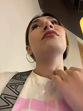 Isa Villamarin online show from October 15, 2025, 2:39 pm