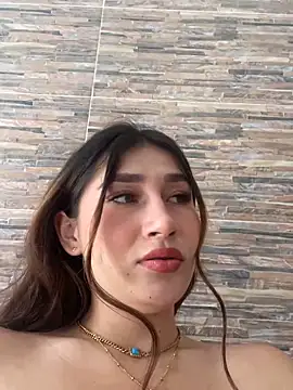 Isa Villamarin online show from October 20, 2025, 2:39 pm