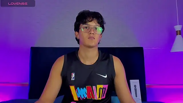 Leo Savage  online show from November 5, 2025, 3:39 am