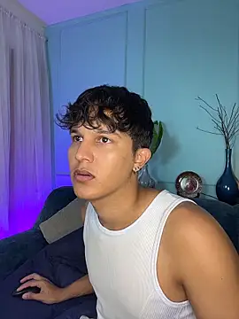 Leo Savage  online show from March 22, 2026, 3:32 am