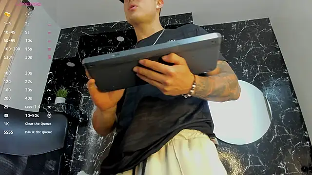 Alexander ferre online show from October 10, 2025, 1:21 pm