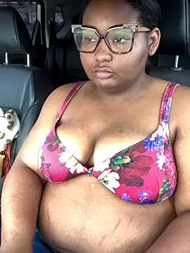 Snapshot of PoppyLuxe chatting on November 8, 2025, 3:12 pm PoppyLuxe online show from November 8, 2025, 3:12 pm