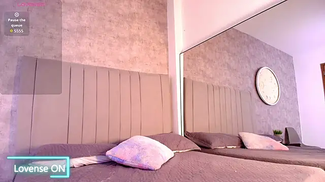 karla-ruiz online show from September 28, 2025, 1:00 am