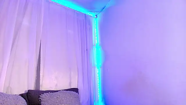 LilyRousee online show from February 14, 2026, 7:32 pm