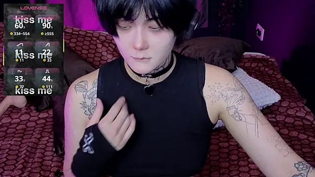 GothXRaven online show from October 13, 2025, 4:18 pm