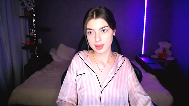 Dianaa Lee0 online show from April 8, 2026, 9:48 pm