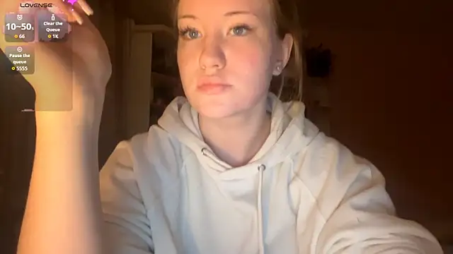 Snapshot of PandaFluff chatting on February 9, 2026, 5:39 pm PandaFluff online show from February 9, 2026, 5:39 pm