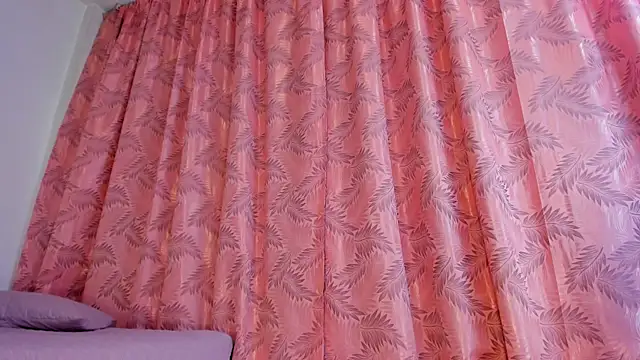 Snapshot of riley_bensongh chatting on December 2, 2025, 9:43 pm riley bensongh online show from December 2, 2025, 9:43 pm