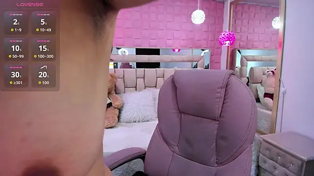  laaura  online show from January 15, 2026, 1:48 pm