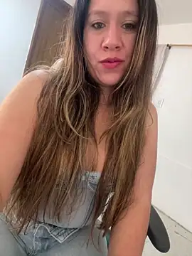 emma hot2006 online show from November 30, 2025, 5:17 pm