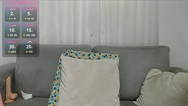 carolinefantasy  online show from October 13, 2025, 6:19 pm