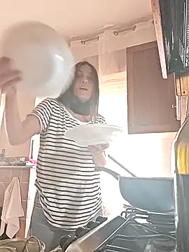 DaisyDea online show from October 28, 2025, 12:41 pm