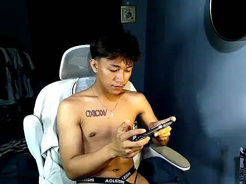 Snapshot of naughtyboyloy_0 chatting on May 4, 2026, 4:47 pm naughtyboyloy 0 online show from May 4, 2026, 4:47 pm