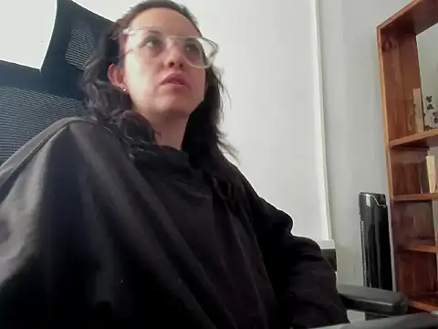 dalila macherano1 online show from December 1, 2025, 3:50 pm