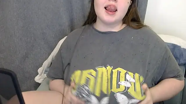 Snapshot of brattyprincessemma chatting on February 17, 2026, 9:10 pm brattyprincessemma online show from February 17, 2026, 9:10 pm