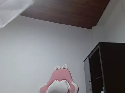 Snapshot of Crystal_Star_ chatting on September 16, 2025, 1:28 am Crystal Star online show from September 16, 2025, 1:28 am