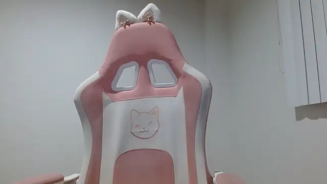 Snapshot of Crystal_Star_ chatting on September 18, 2025, 12:23 am Crystal Star online show from September 18, 2025, 12:23 am