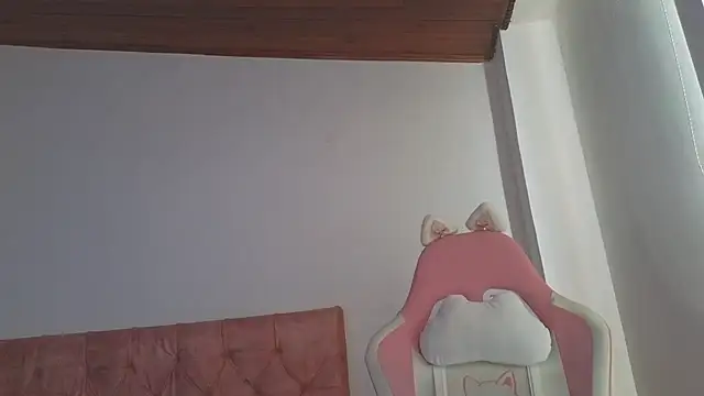 Snapshot of Crystal_Star_ chatting on October 24, 2025, 3:19 pm Crystal Star online show from October 24, 2025, 3:19 pm