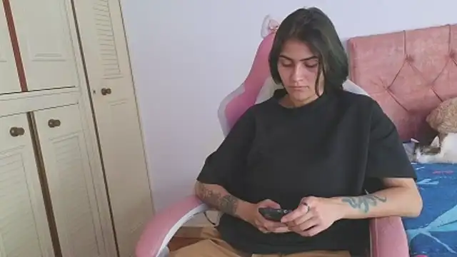 Snapshot of Crystal_Star_ chatting on October 30, 2025, 6:08 pm Crystal Star online show from October 30, 2025, 6:08 pm