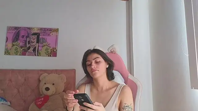 Snapshot of Crystal_Star_ chatting on November 22, 2025, 3:00 pm Crystal Star online show from November 22, 2025, 3:00 pm