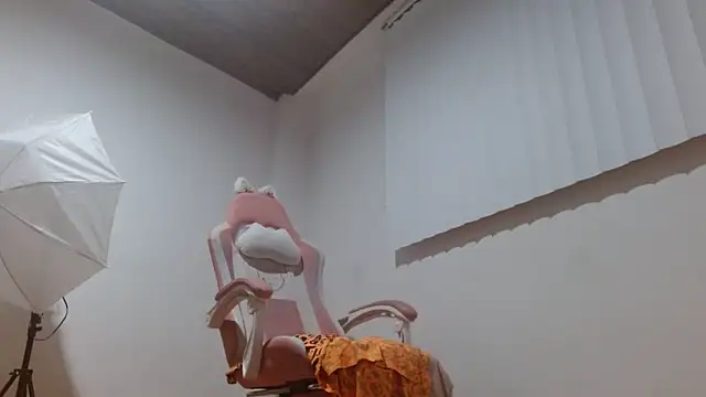 Snapshot of Crystal_Star_ chatting on December 15, 2025, 9:57 am Crystal Star online show from December 15, 2025, 9:57 am