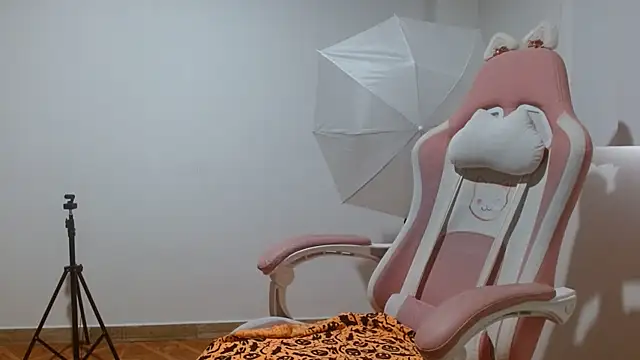 Snapshot of Crystal_Star_ chatting on December 15, 2025, 10:03 pm Crystal Star online show from December 15, 2025, 10:03 pm