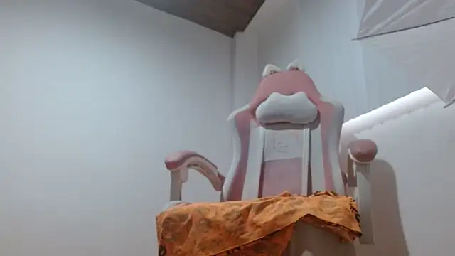 Snapshot of Crystal_Star_ chatting on December 16, 2025, 11:26 am Crystal Star online show from December 16, 2025, 11:26 am