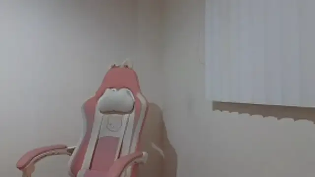 Snapshot of Crystal_Star_ chatting on December 18, 2025, 9:48 am Crystal Star online show from December 18, 2025, 9:48 am