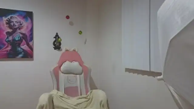 Snapshot of Crystal_Star_ chatting on December 22, 2025, 9:39 am Crystal Star online show from December 22, 2025, 9:39 am