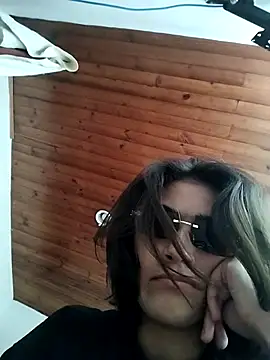 Snapshot of Crystal_Star_ chatting on January 5, 2026, 5:27 pm Crystal Star online show from January 5, 2026, 5:27 pm