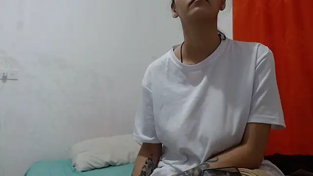 Snapshot of Crystal_Star_ chatting on February 3, 2026, 2:33 pm Crystal Star online show from February 3, 2026, 2:33 pm