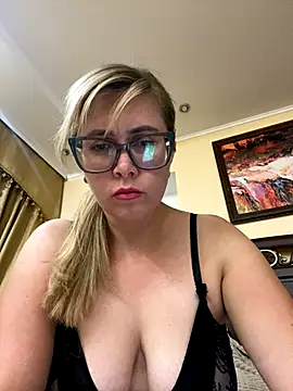 Crystal00Girl online show from September 13, 2025, 9:47 pm
