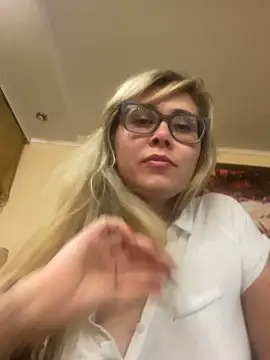 Crystal00Girl online show from October 12, 2025, 9:03 pm