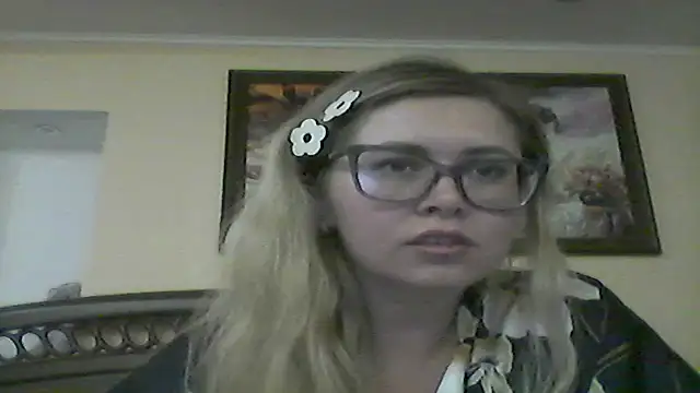 Crystal00Girl online show from November 6, 2025, 1:17 am