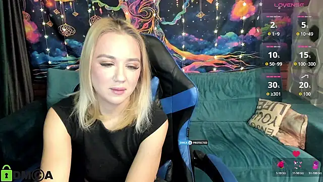 CrystalGirl99 online show from January 12, 2026, 7:35 am