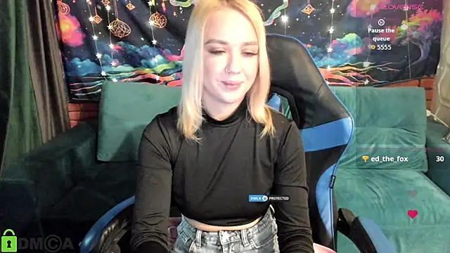 CrystalGirl99 online show from April 10, 2026, 7:13 am