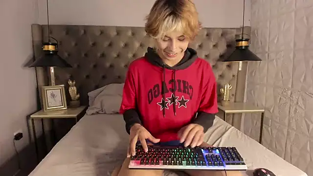 OliIverr22 online show from September 19, 2025, 2:18 pm