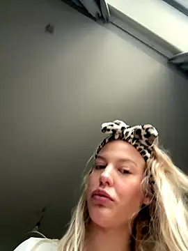 Chloemillerrxx online show from October 10, 2025, 1:21 pm