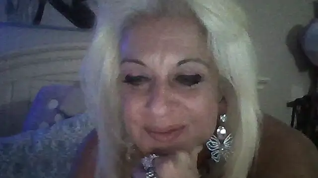 StacysMomXOXO online show from October 22, 2025, 3:29 am