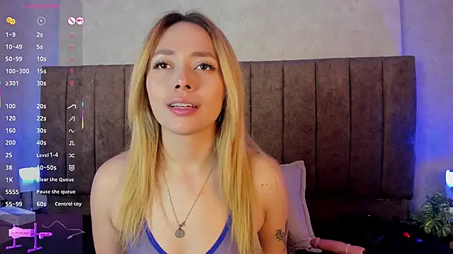 LanaMills  online show from December 18, 2025, 4:51 am