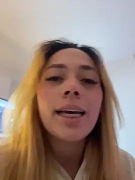 Snapshot of LanaMills_ chatting on February 17, 2026, 5:15 am LanaMills online show from February 17, 2026, 5:15 am