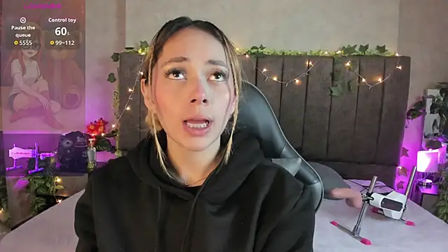 Snapshot of LanaMills_ chatting on February 19, 2026, 5:25 am LanaMills online show from February 19, 2026, 5:25 am