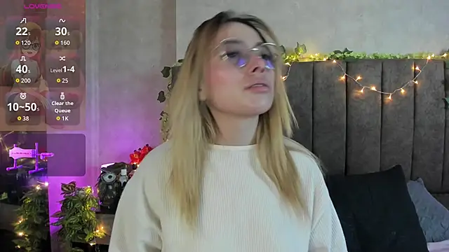 Snapshot of LanaMills_ chatting on February 22, 2026, 5:30 am LanaMills online show from February 22, 2026, 5:30 am