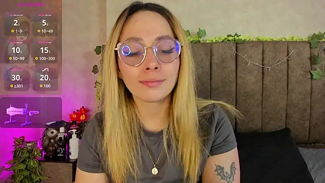 Snapshot of LanaMills_ chatting on February 24, 2026, 9:02 pm LanaMills online show from February 24, 2026, 9:02 pm